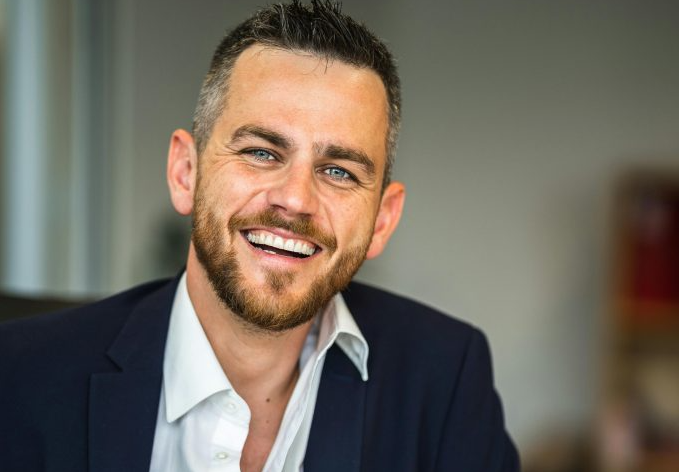 Comment se démarquer des autres candidats et décrocher l’emploi de vos rêves ? Opera Instantane 2025 03 22 230310 Actionsucces.com