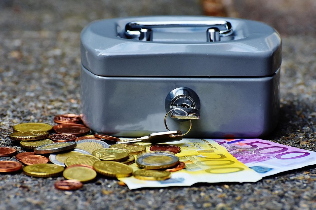Comment gérer son argent efficacement quand on débute ? cashbox, money, currency, cash box, finance, money box, euro, cash, money, money, money, money, money, euro, euro, cash